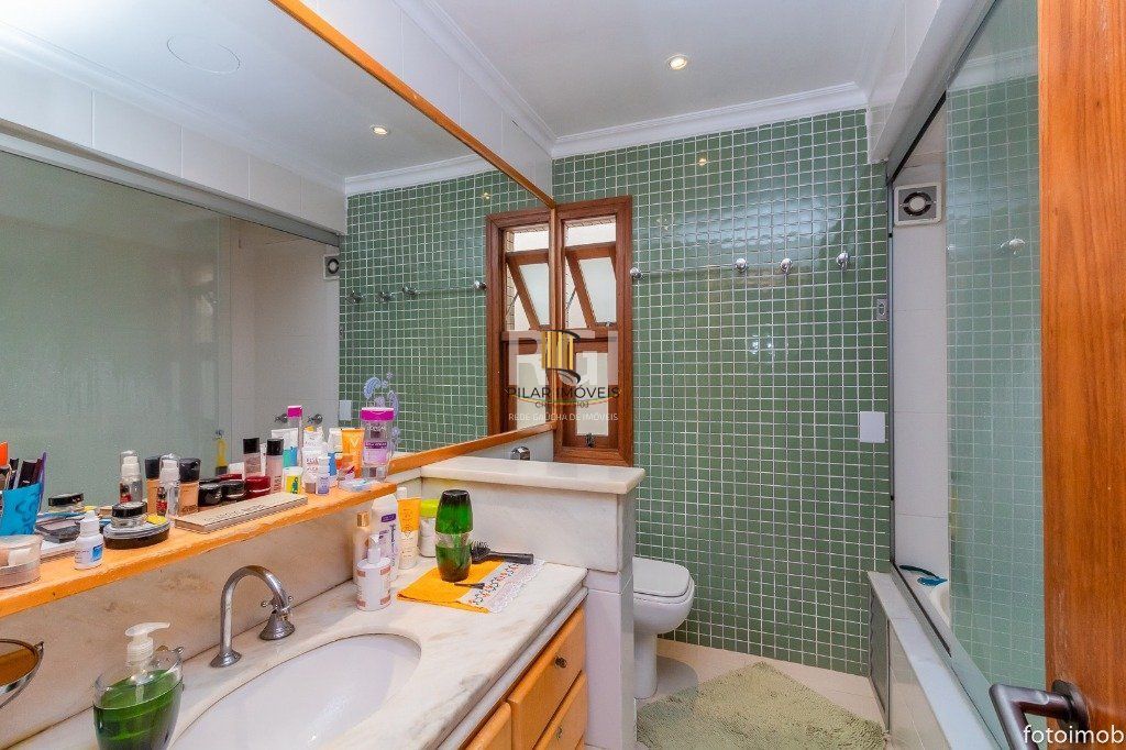 Cobertura para Venda - 248.34m², 3 dormitórios, sendo 1 suites, 3 vagas - Petrópolis