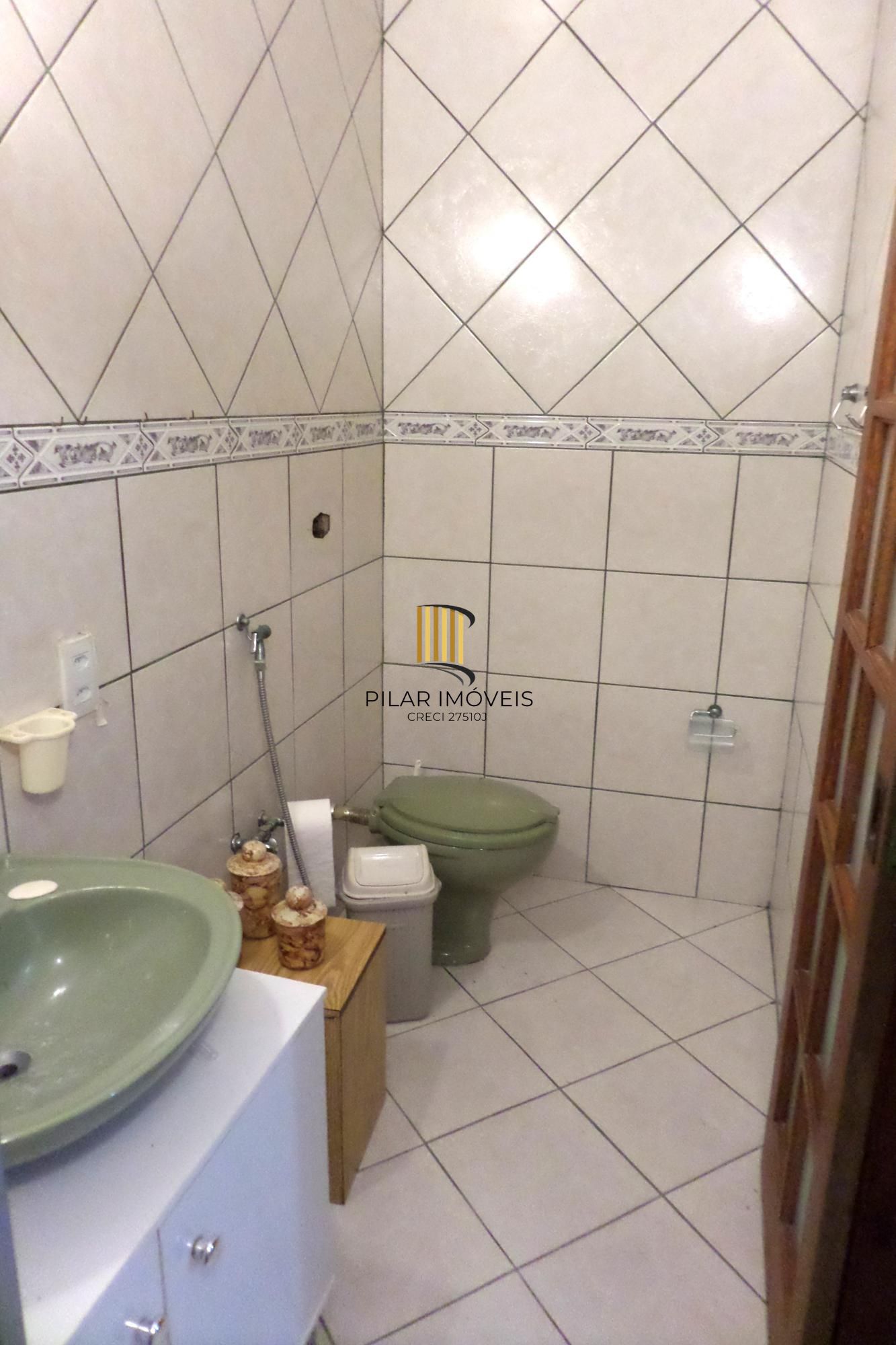 Casa no bairro Ipanema de 3 dormitórios e 2 vagas