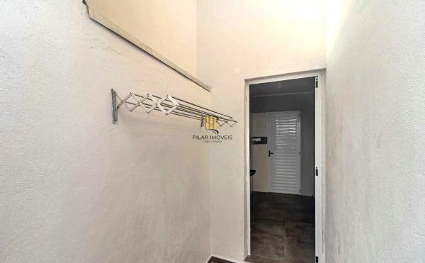 Casa no bairro Jardim Carvalho de 2 dormitórios e amplo pátio