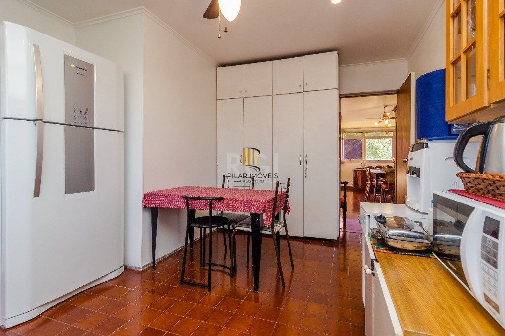 Apartamento para Venda - 138m², 3 dormitórios, sendo 1 suites, 1 vaga - Petrópolis