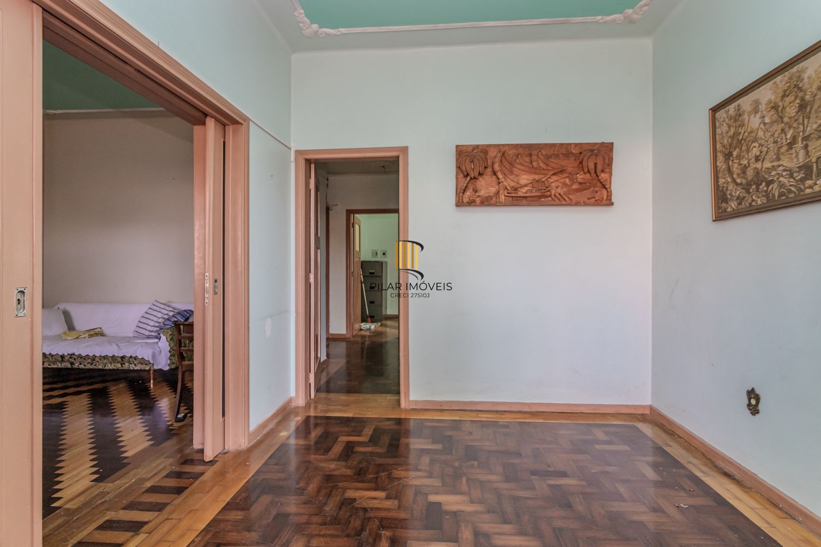 Casa sobrado no Partenon com 5 dormitórios e 4 vagas