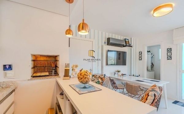 Cobertura duplex na Medianeira de 2 dormitórios e 2 vagas