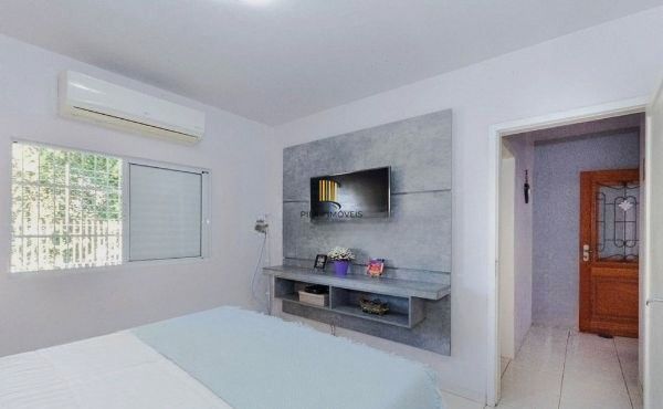 Casa no bairro Tristeza de 4 dormitórios e 4 vagas