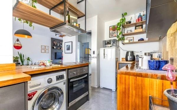 Apartamento na Cidade Baixa de 1 dormitório e dependência REFORMADO