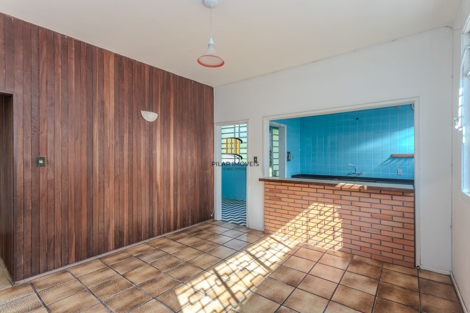 Casa no Menino Deus de 3 dormitórios e 5 vagas DESOCUPADA