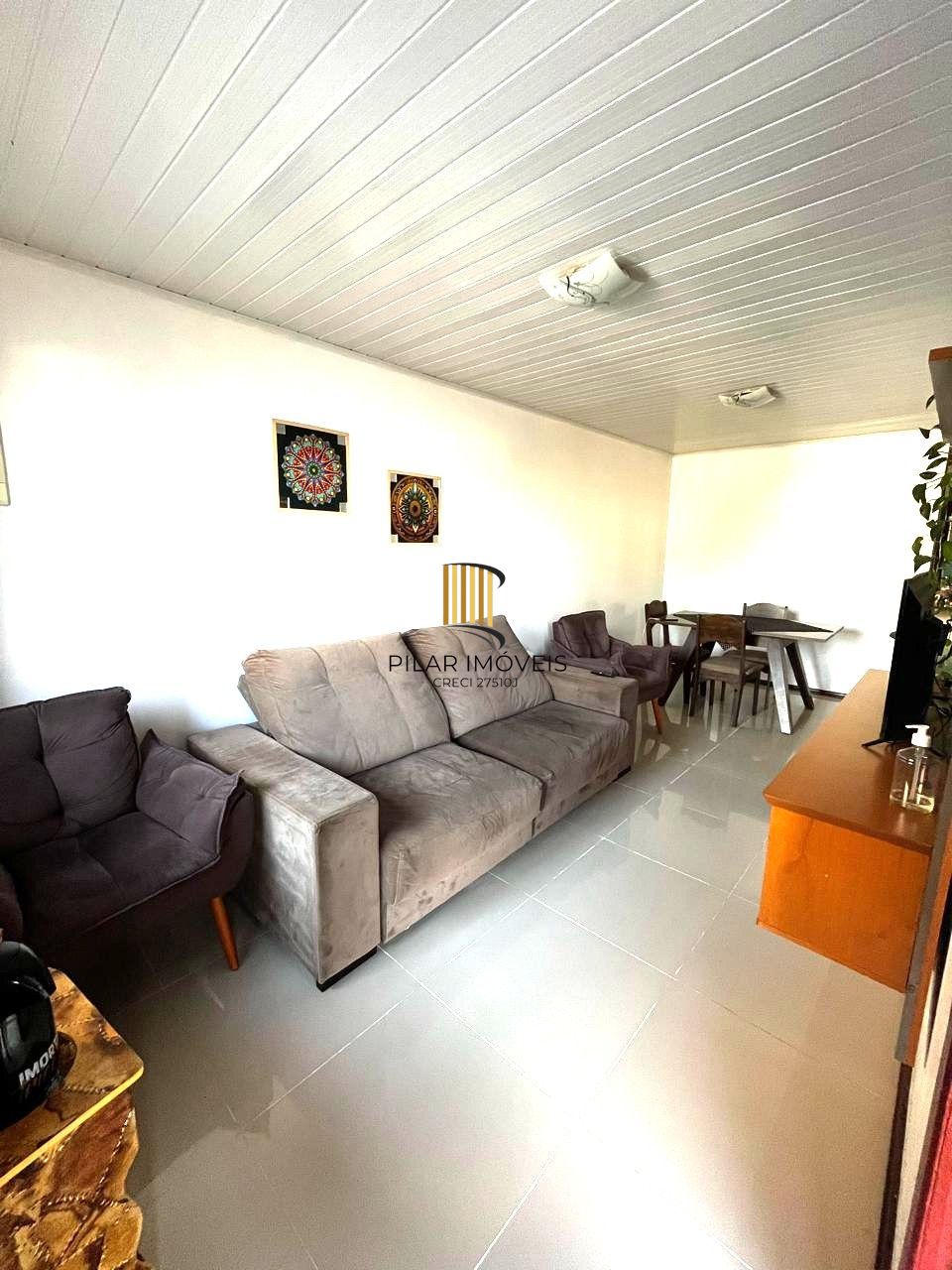 Casa térrea de 3 dormitórios e amplo pátio