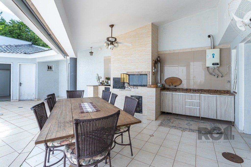 casa sobrado no Alto Petrópolis de 5 dormitórios e 3 vagas