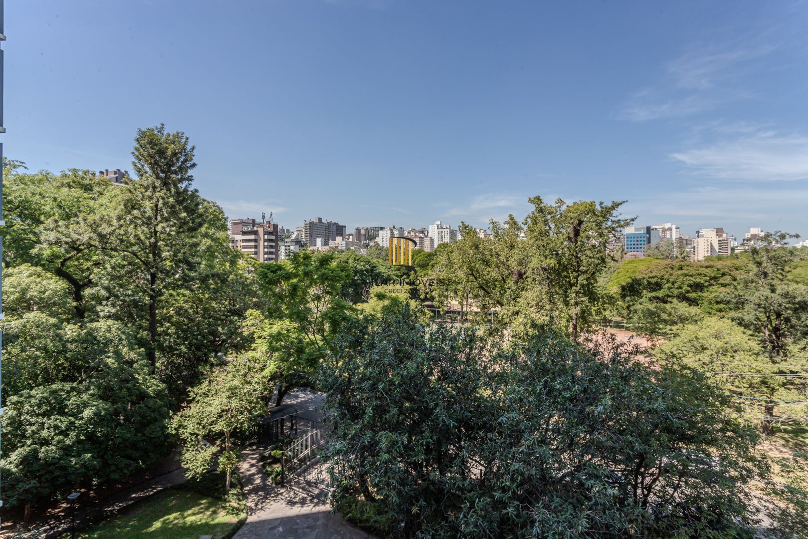 Apartamento no Moinhos de Vento de 3 dormitórios vaga e infra DESOCUPADO