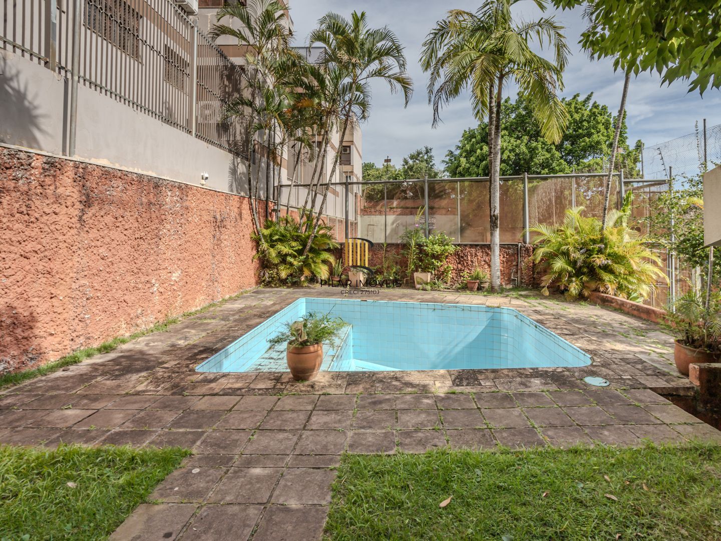 Casa sobrado no Menino Deus de 3 dormitórios e 3 vagas