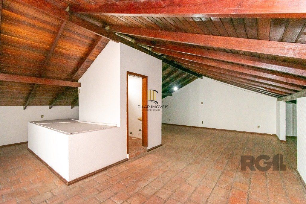 Casa no Jardim Itu com 5 dormitórios e 2 vagas e piscina