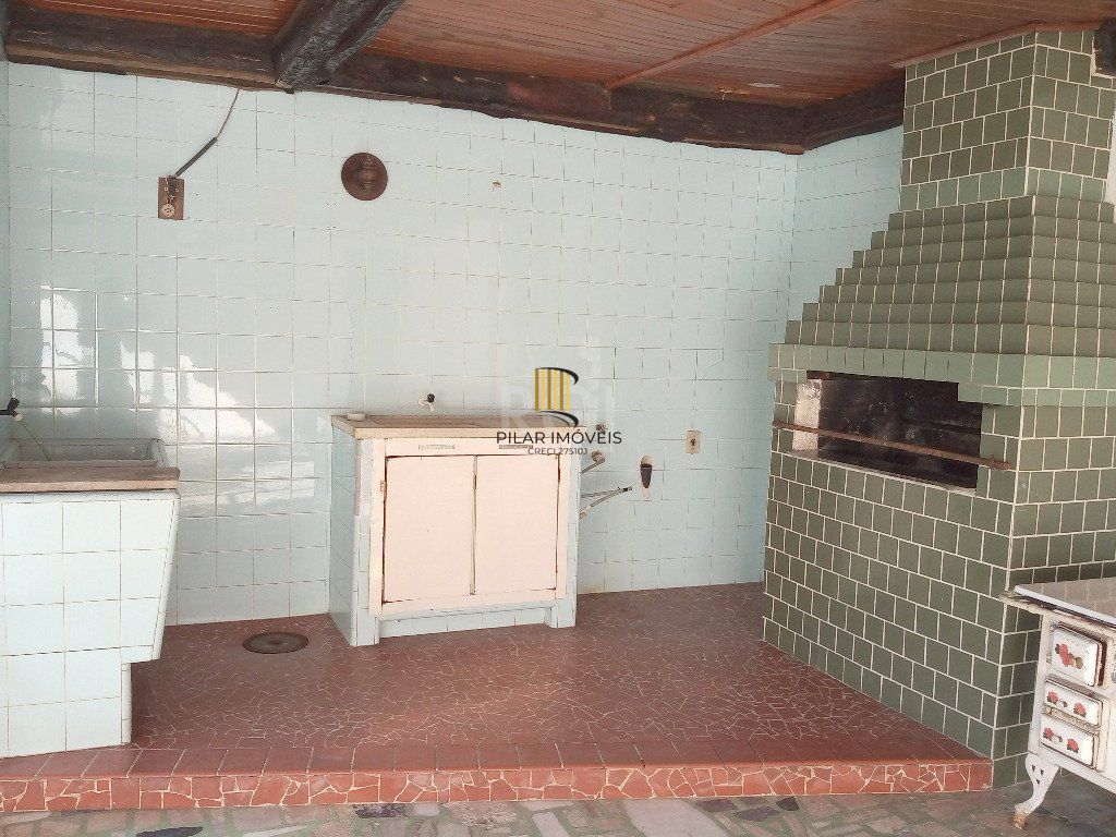 Casa para Venda - 170m², 4 dormitórios, sendo 1 suites, 2 vagas - Tristeza