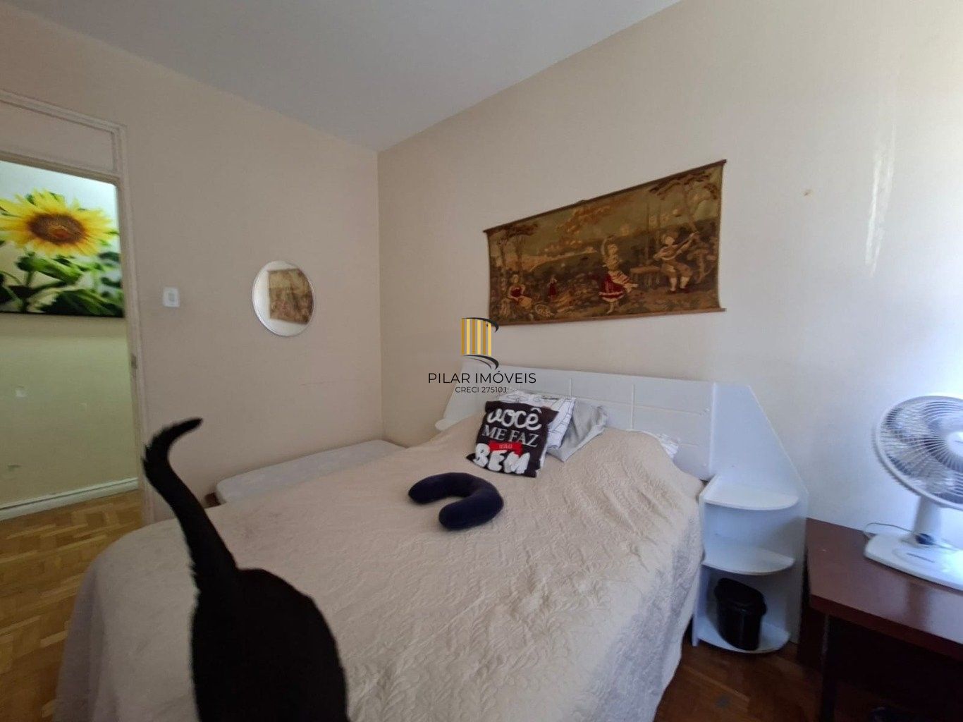 Lindo apartamento de 2 dorm. + dependência no Centro Histórico