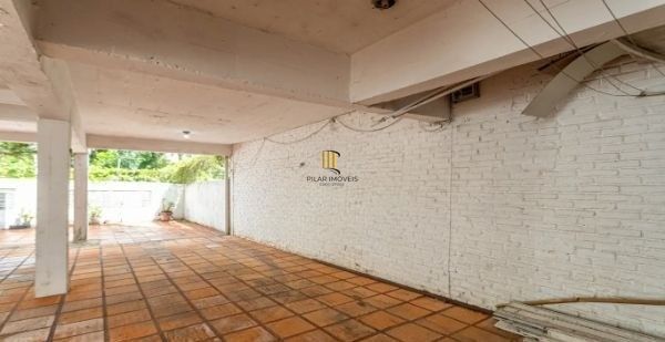Apartamento no Petrópolis de 3 dormitórios e 2 vagas