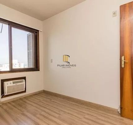 Apartamento amplo no bairro Tristeza de 3 dormitórios e 2 vagas