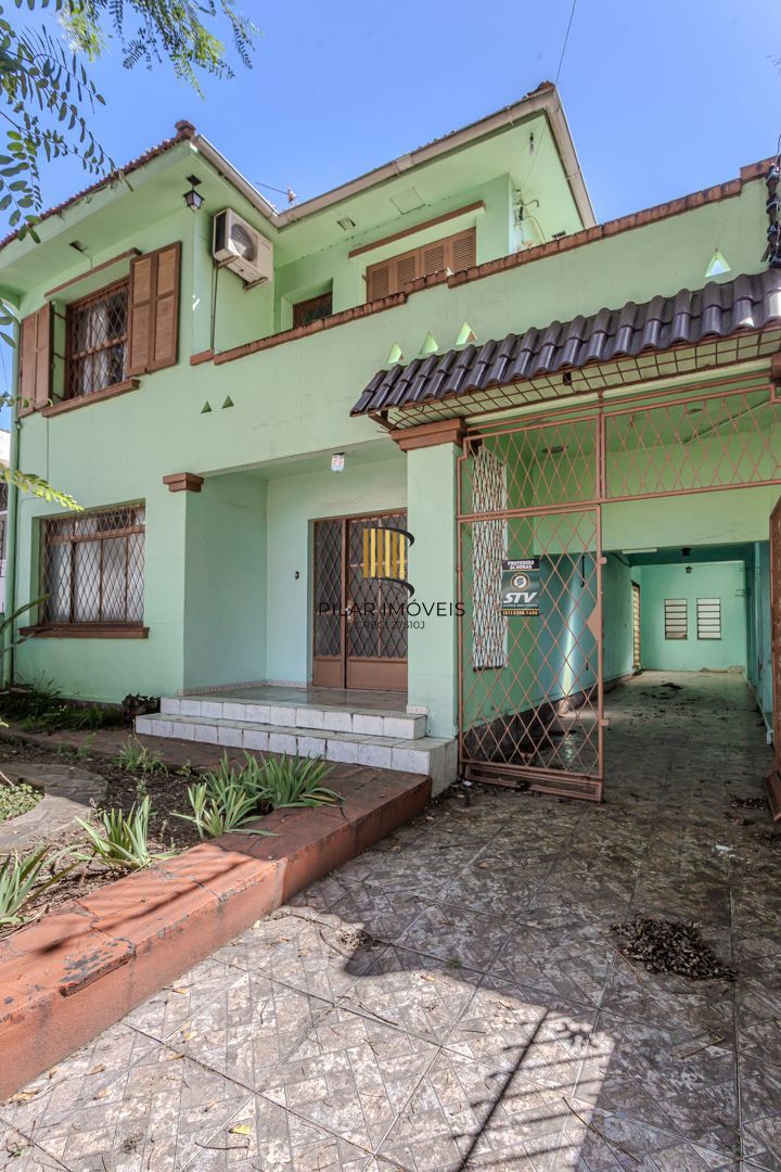 Casa sobrado no Partenon com 5 dormitórios e 4 vagas - Pilar Imóveis