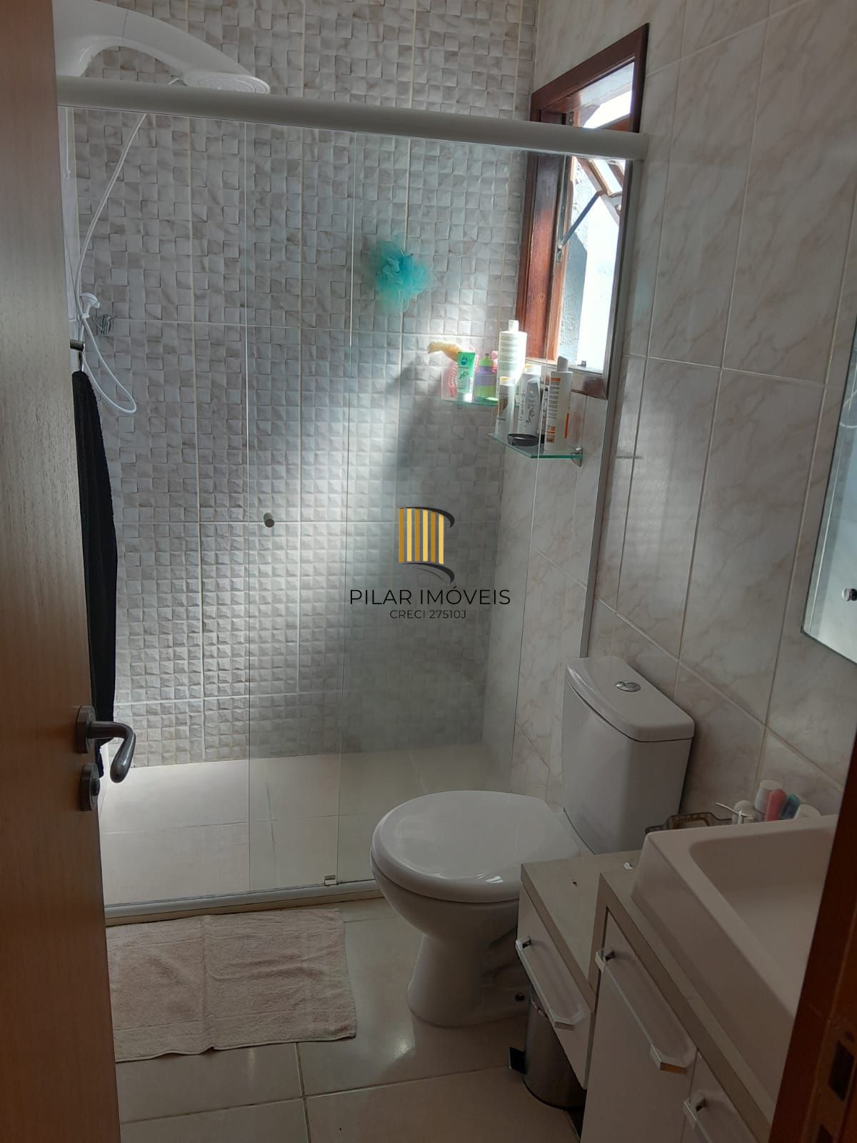 Casa sobrado a Venda de 5 Quartos, 1 Suite e 4 Vagas de Garagem com 235M²privt.