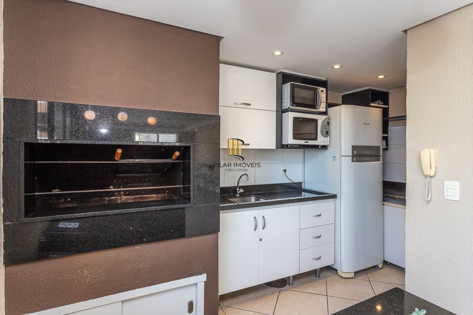 Apartamento no bairro Mont Serrat de 2 suítes e 2 vagas DESOCUPADO