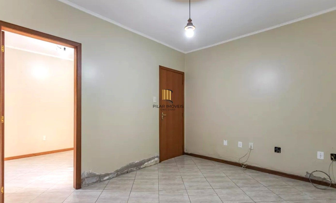 Casa no bairro Jardim Sabará de 4 dormitórios e 3 vagas DESOCUPADA