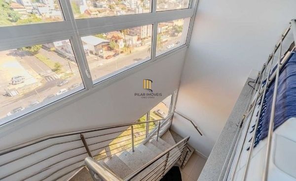 Cobertura duplex na Medianeira de 2 dormitórios e 2 vagas