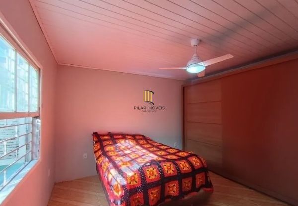 Casa no bairro Jardim do Salso com 2 dormitórios e 4 vagas