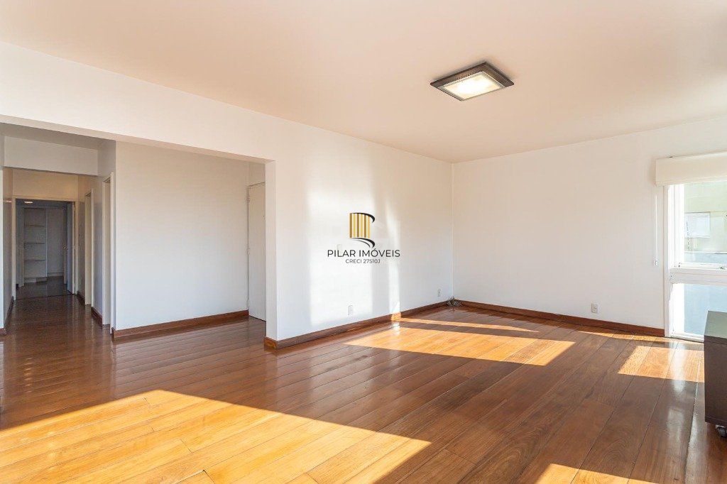 Apartamento no bairro Higienópolis com 190m² de 3 dormitórios e 2 vagas