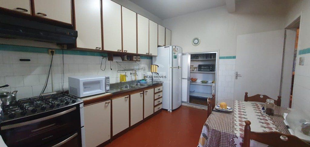 Casa para Venda 3 dormitórios, 2 vagas - Petrópolis
