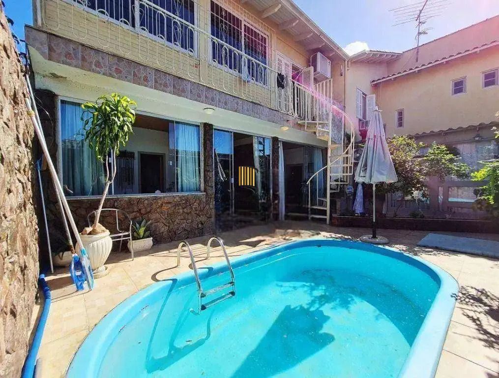 Sobrado 3 dormitórios no bairro Jardim Algarve