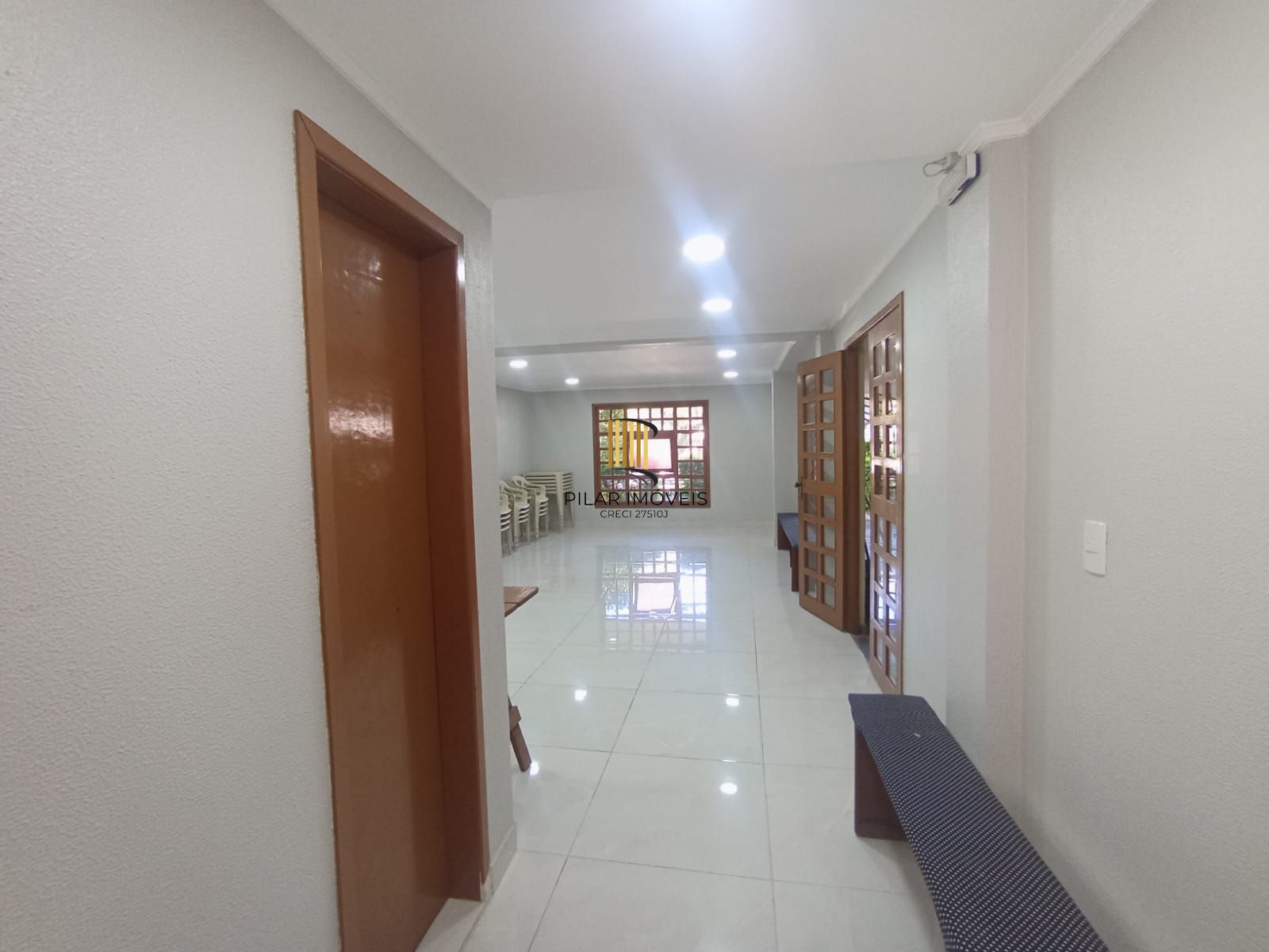 Apartamento no bairro Teresópolis de 2 dormitórios e vaga DESOCUPADO