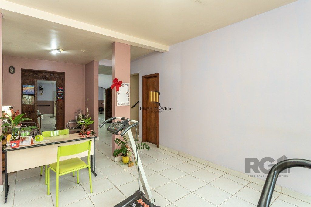 CASA COMERCIAL E RESIDENCIAL NO MIOLO DO BAIRRO SANTANA