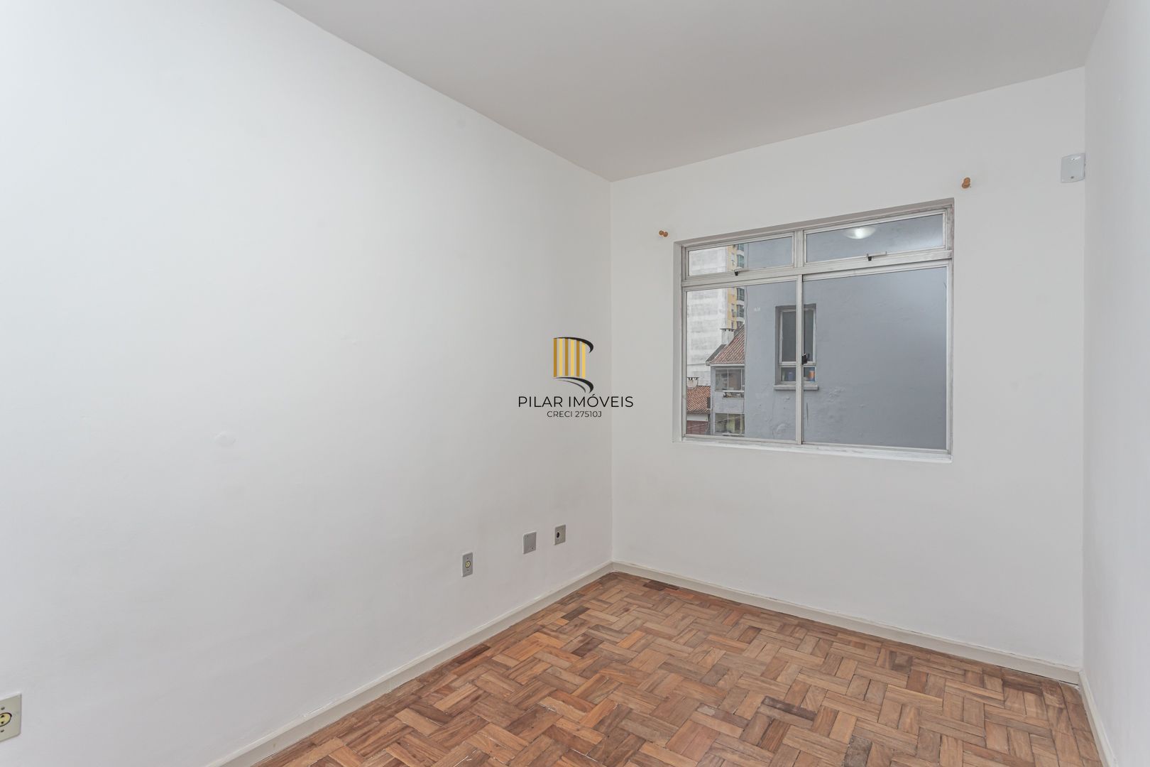 APTO DE 01 NO MENINO DEUS, DESOCUPADO