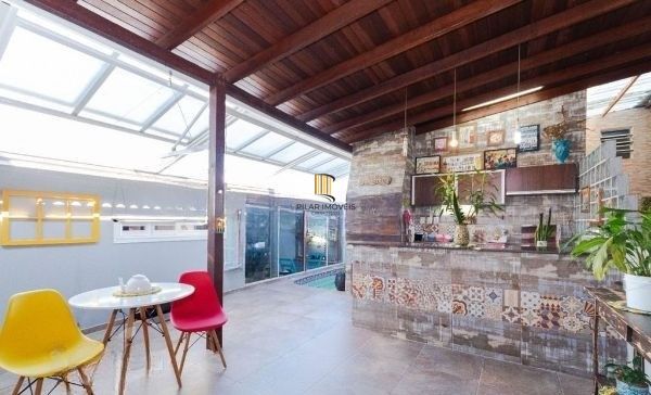 Casa no bairro Tristeza de 4 dormitórios e 4 vagas