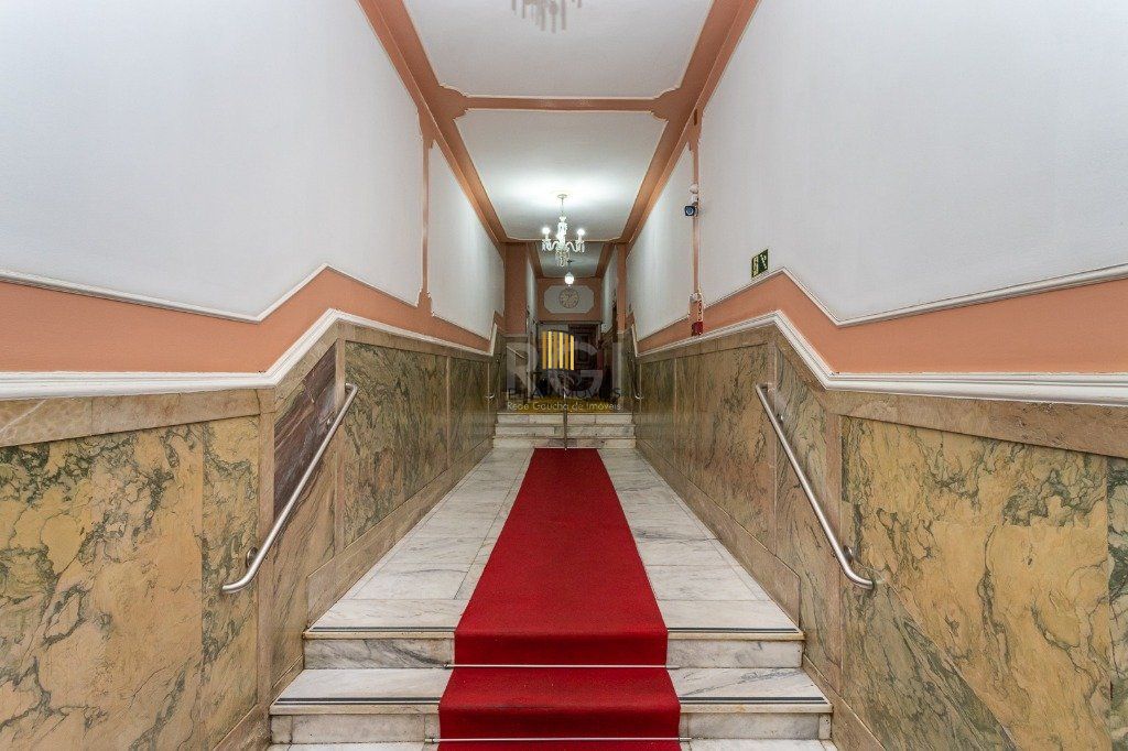 Apartamento no Centro - 2 dormitórios - reformado e mobiliado