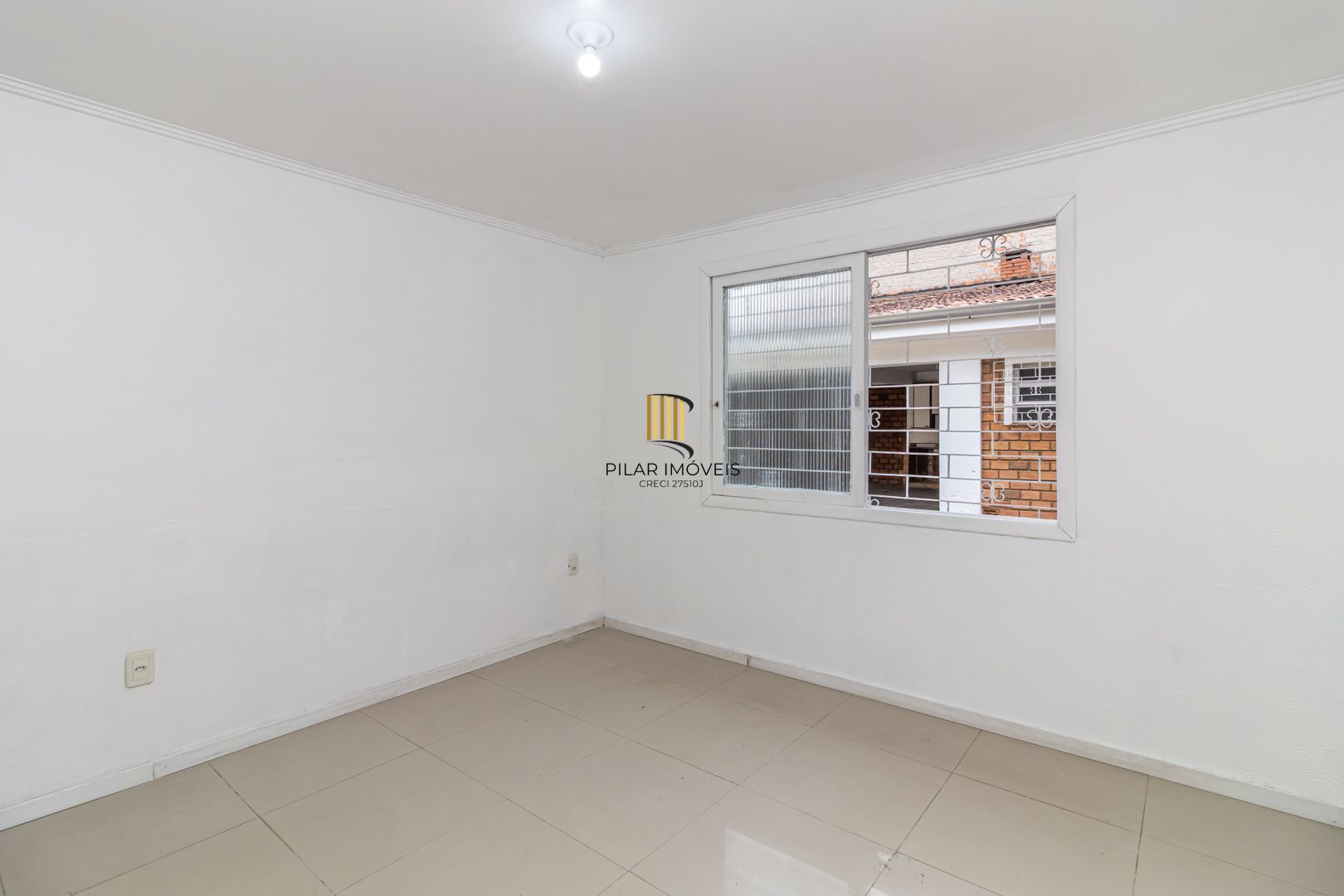 Casa no bairro Sarandi com 4 dormitórios e 4 vagas