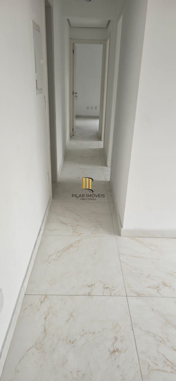Apartamento no bairro Cavalhada de 3 dormitórios e 2 vagas