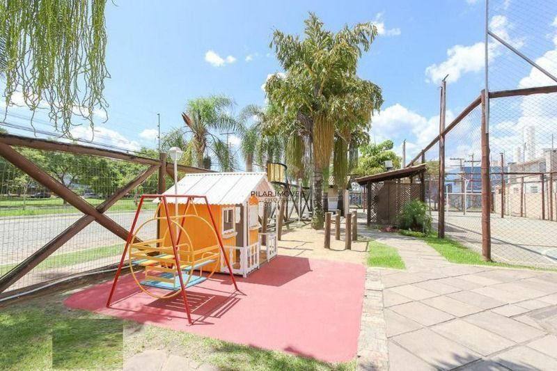 Casa em Condomínio fechado no Humaitá de 3 dormitórios 2 vagas e infra