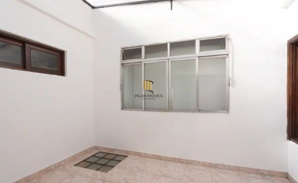 Prédio comercial no bairro Vila Jardim com 550m²