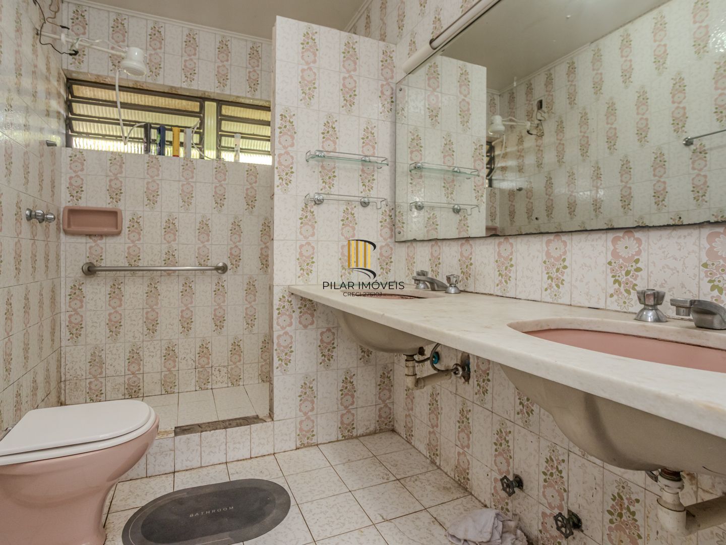 Casa sobrado no Menino Deus de 3 dormitórios e 3 vagas