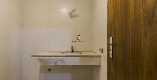 Casa sobrado no bairro Auxiliadora de 5 dormitórios e 4 vagas