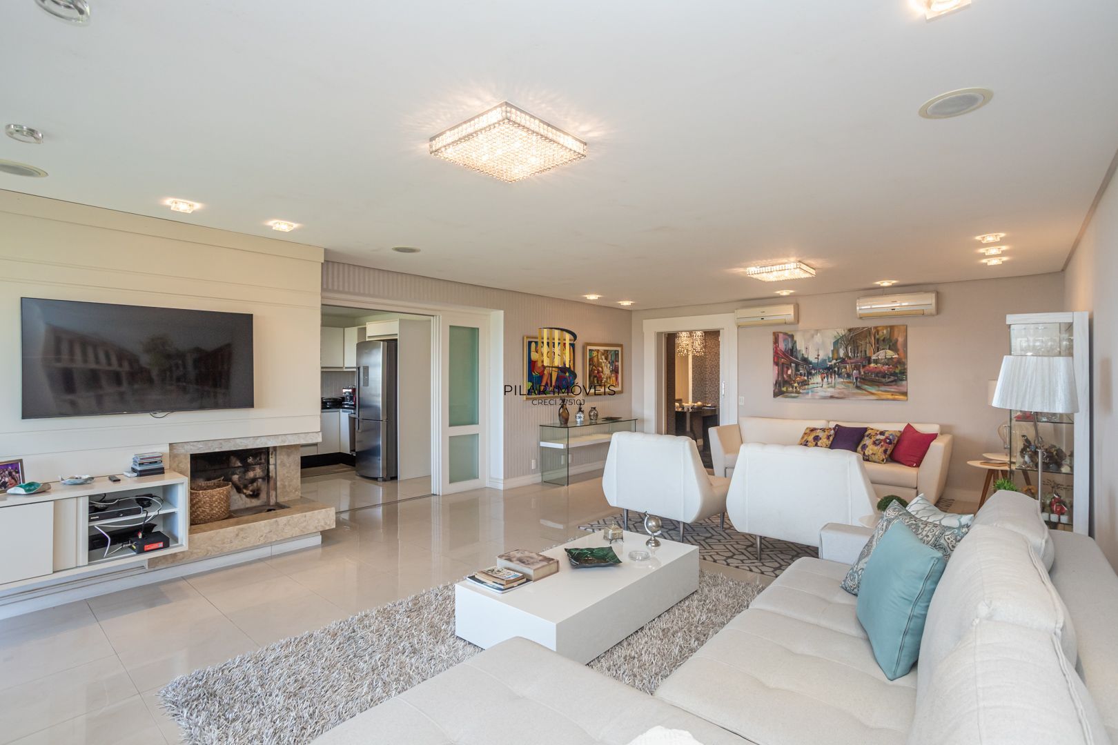 COBERTURA MOBILIADA COM VISTA PARA O GUAÍBA