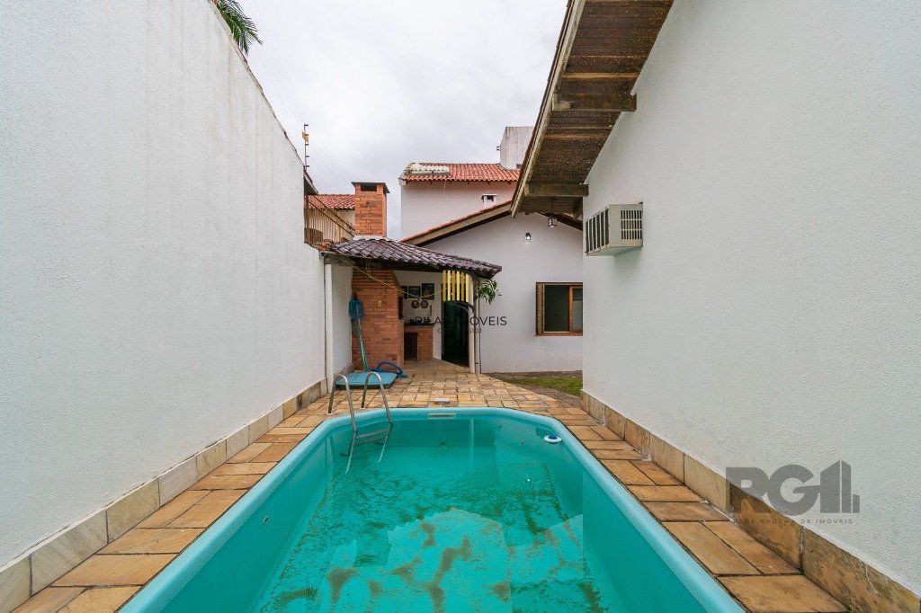 Casa no Jardim Itu com 5 dormitórios e 2 vagas e piscina