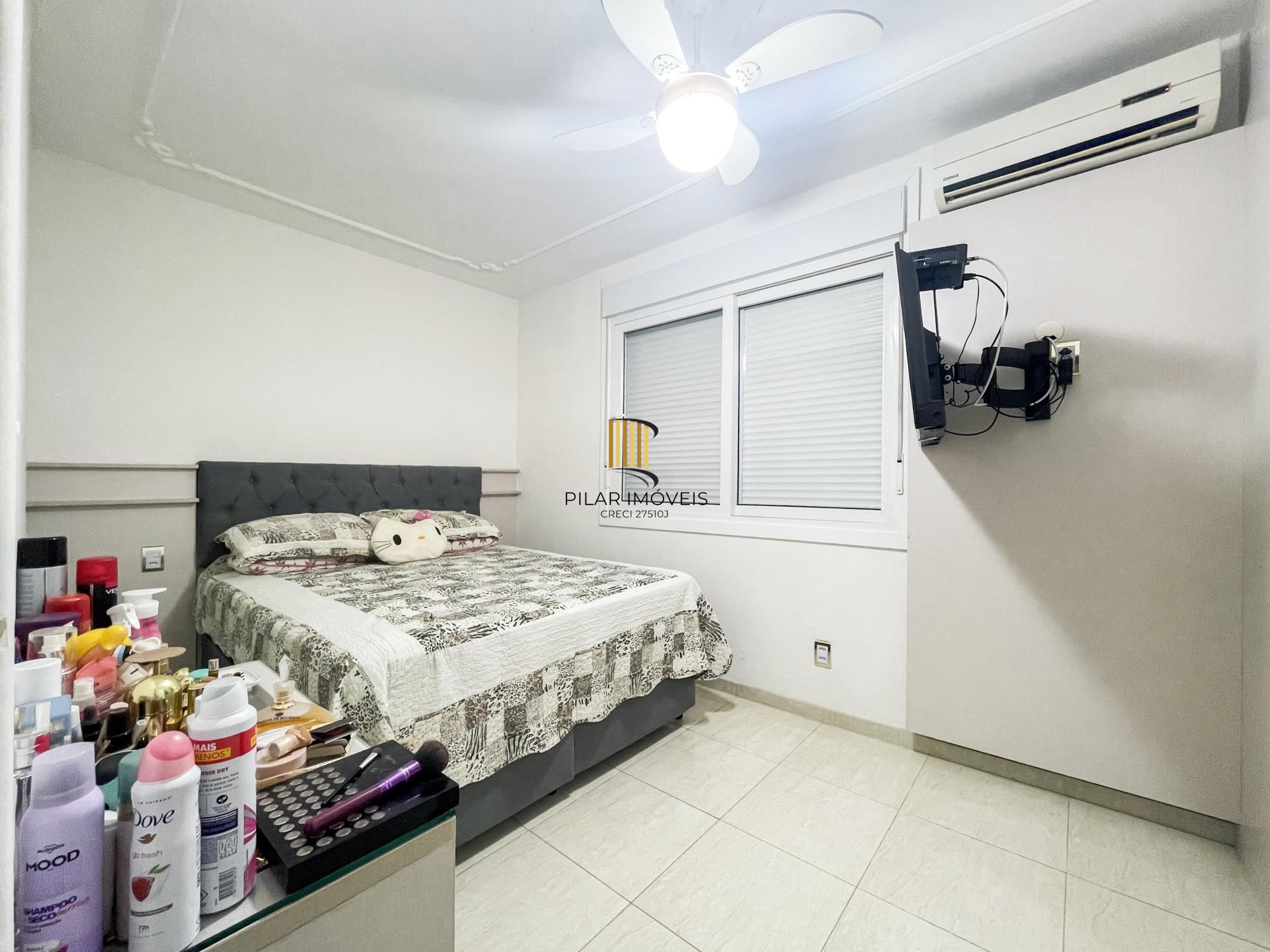 Apartamento no bairro Cristal de 2 dormitórios e vaga
