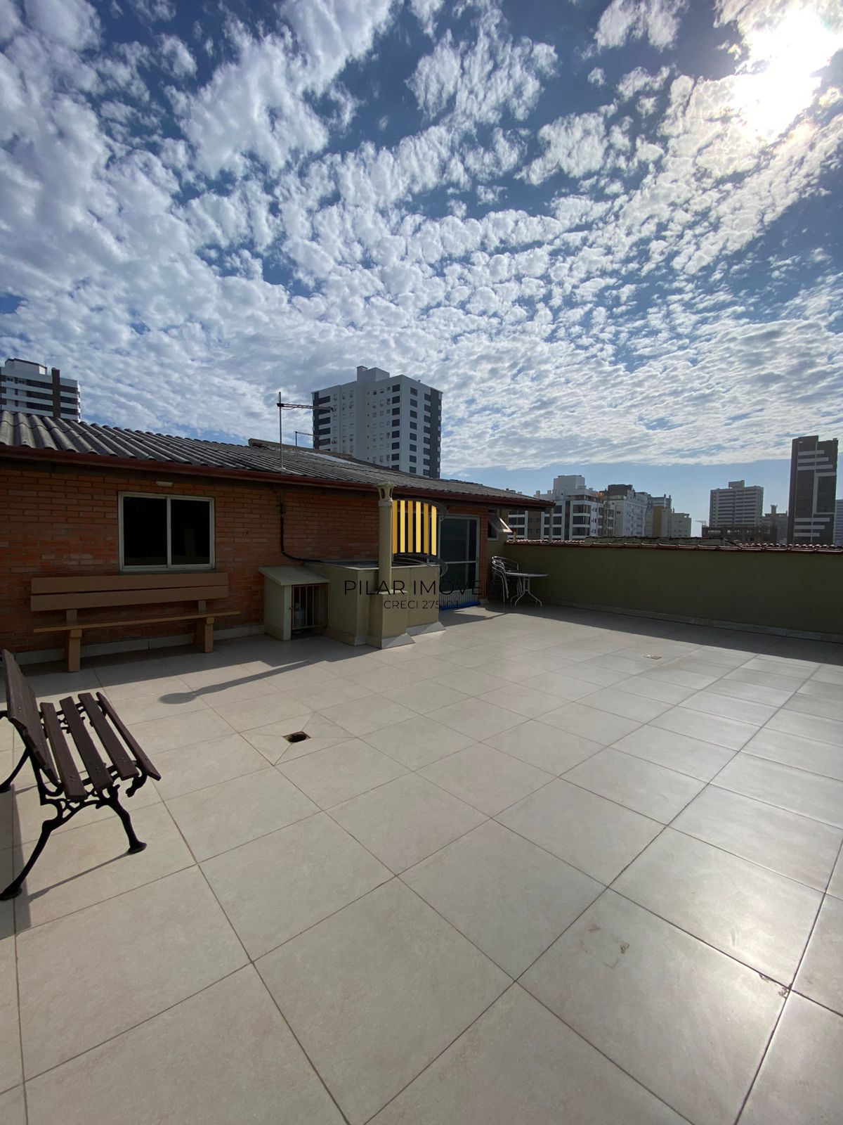 Apartamento no Centro de Tramandaí de 2 dormitórios e vaga