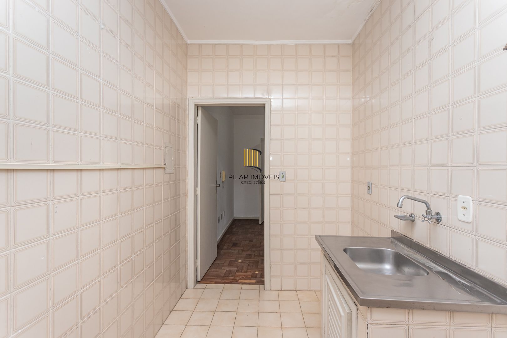 APTO DE 01 NO MENINO DEUS, DESOCUPADO