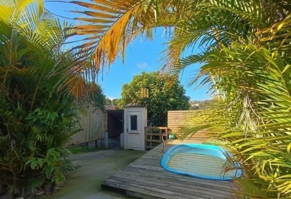 Casa no bairro Jardim do Salso com 2 dormitórios e 4 vagas