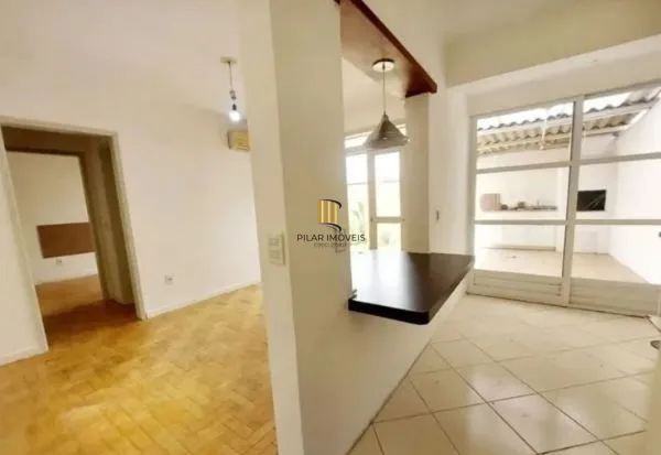 Apartamento Térreo com pátio no Menino Deus de 1 dormitório DESOCUPADO
