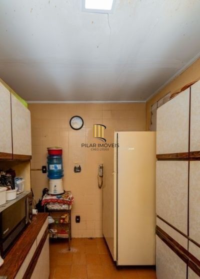 Apartamento no bairro Tristeza de 2 dormitórios e dependência