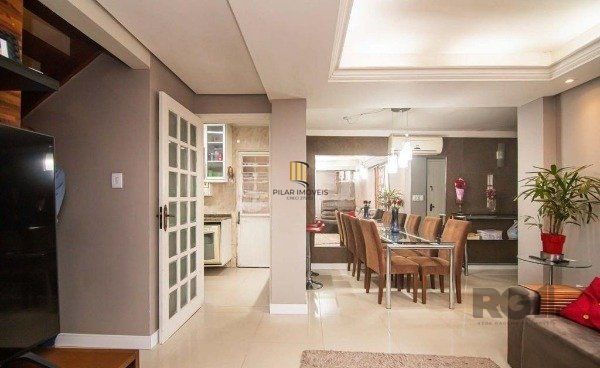 Casa no bairro Camaquã de 4 dormitórios e 2 vagas