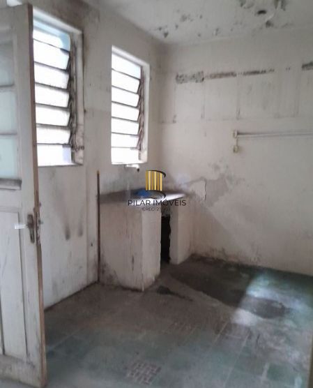 Apartamento no Centro térreo de 2 dormitórios com pátio