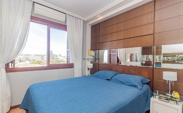 Apartamento no Menino Deus de 2 dormitórios e vaga