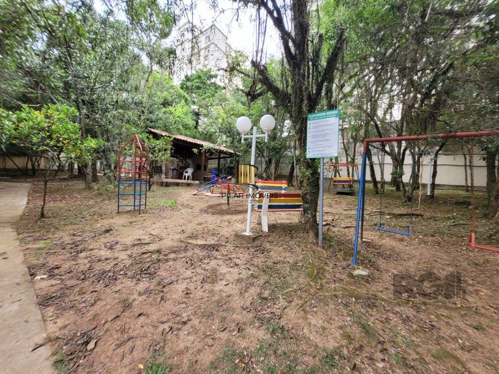 Casa sobrado em condomínio fechado na Vila Nova de 3 dormitórios e 2 vagas